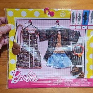2016 Mattel Curvy Barbie Fashion Pack with Colorful Dress and Accessories